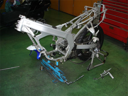 エンジンフルオーバーホールはRG125ガンマ フレームペイントも