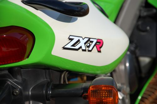 ZX-7R 上物中古車入荷しました!新しいオーナー探しています ZX-7R 上物中古車入荷しました!新しいオーナー探しています